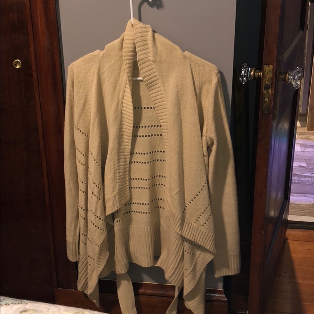 3️⃣ for 2️⃣0️⃣  💰 Cream colored Sweater